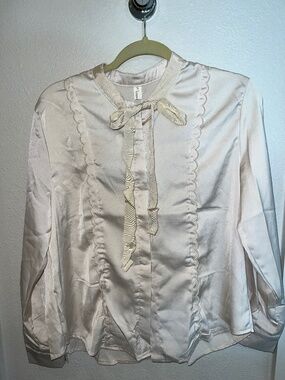 Elegant Ivory Satin Bow Blouse – New with Tags (Size S)
